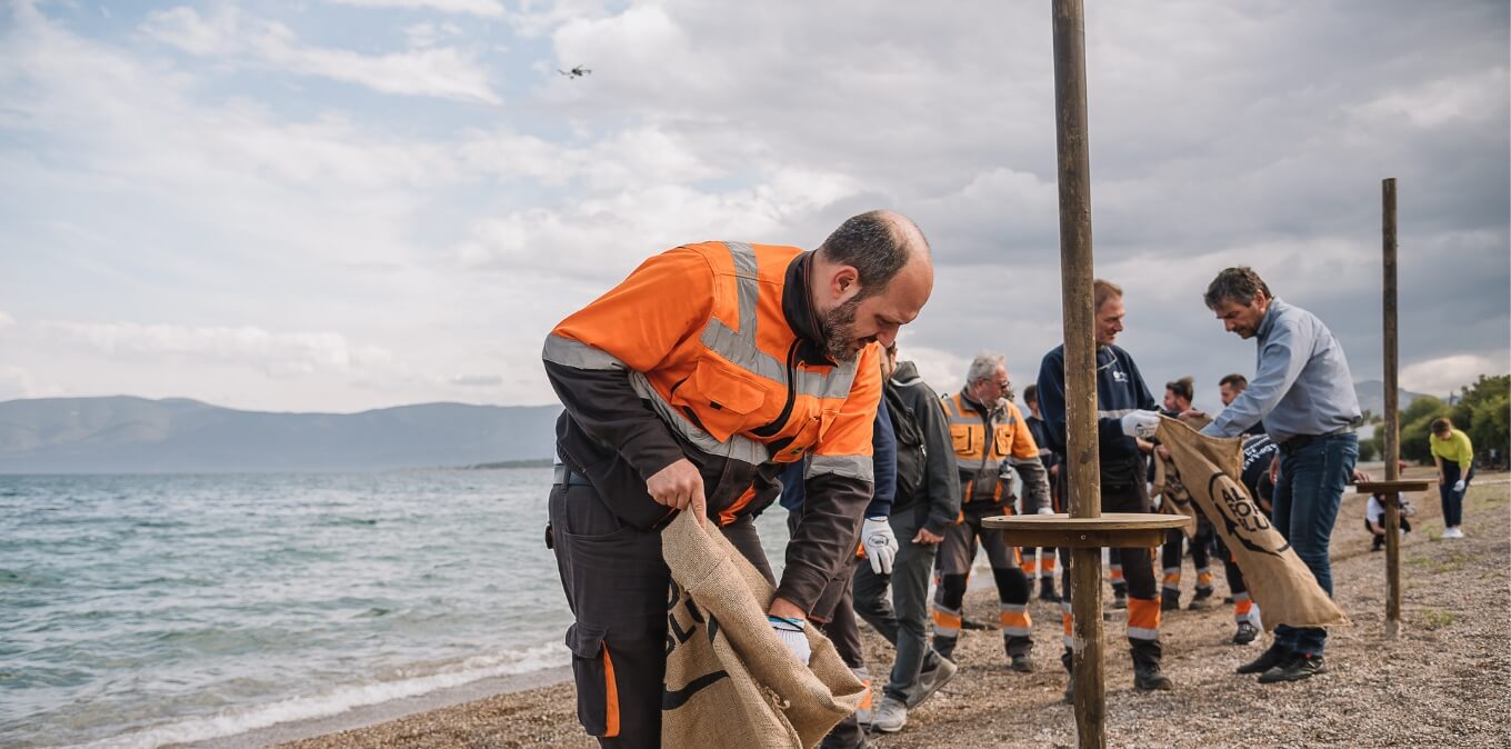 Hellenic Cables-Hellenic Cables carried out a voluntary cleanup at Kalamaki beach in Isthmia